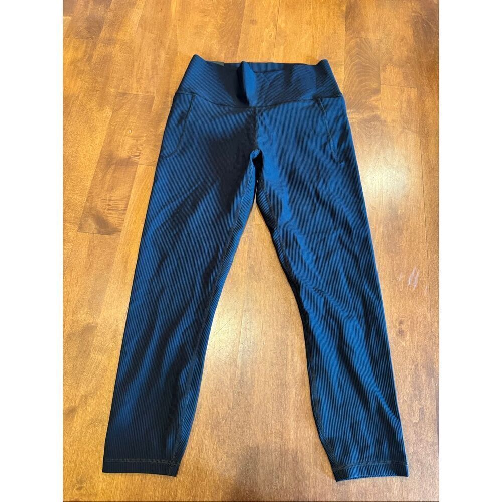 Under Armour Womens Medium Ribbed High Rise pants Black Ankle Length NWT